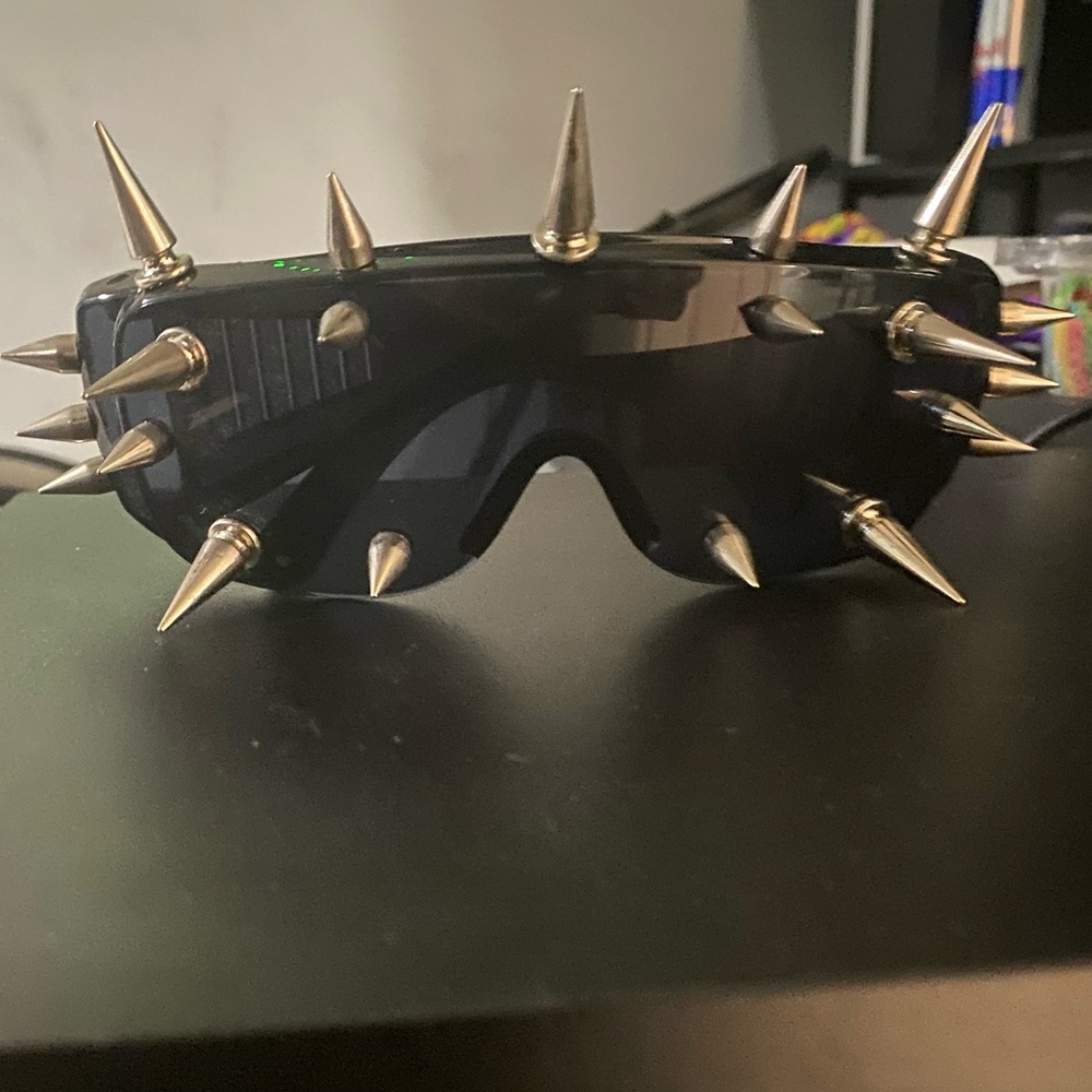 Spiky glasses